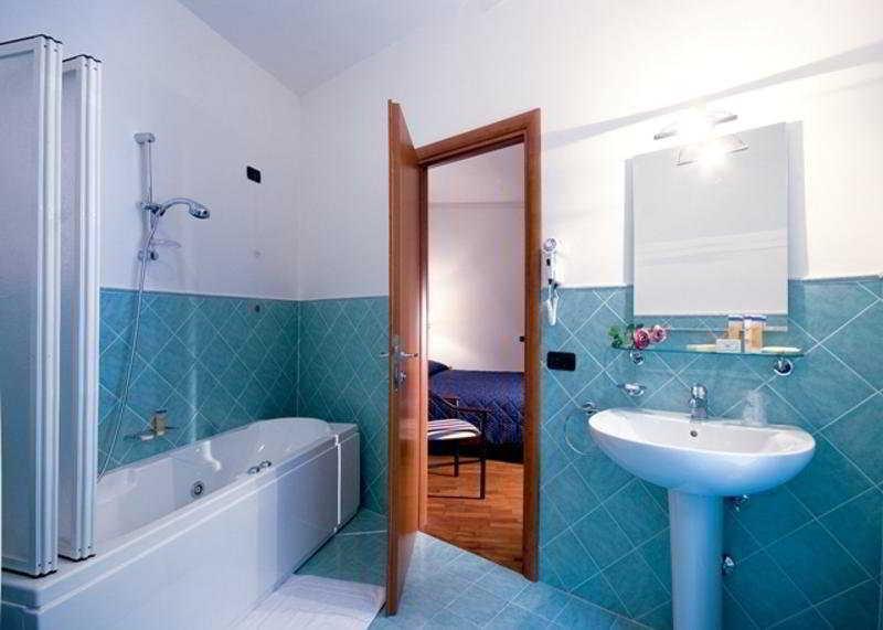 Hotel A.rivederci Roma Luxury 4*